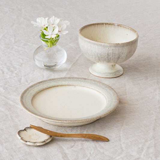 岡洋美さんのグレーのうつわ