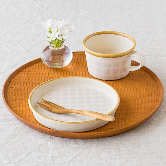 岡洋美さんの5寸皿とスープカップ格子柄