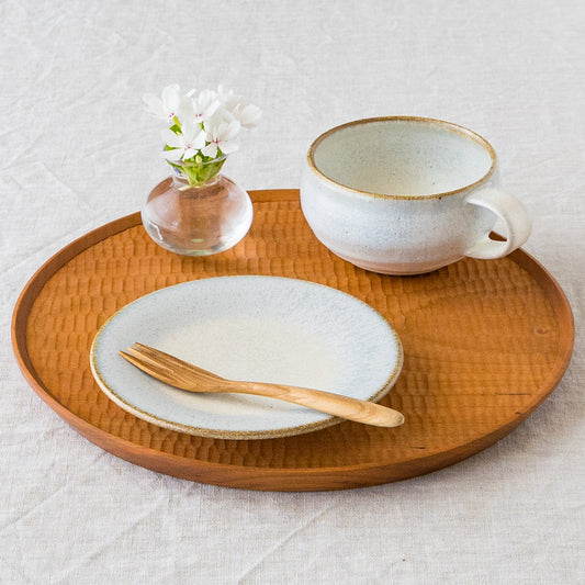 岡洋美さんの5寸皿とスープカップブルー