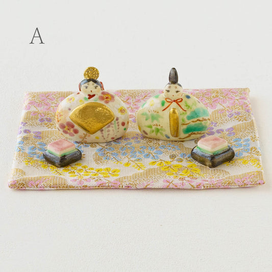 Hina dolls with diamond-shaped rice cake and Japanese traditional mat | Hahamiya
