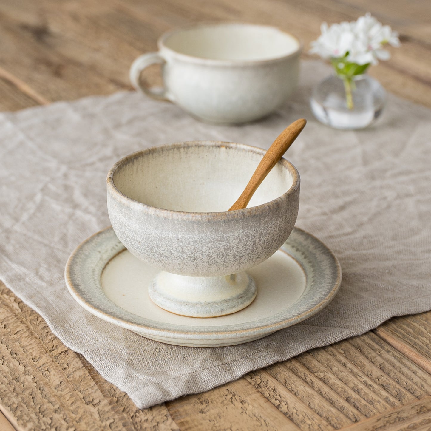 岡洋美さんの5寸皿とデザートカップグレー