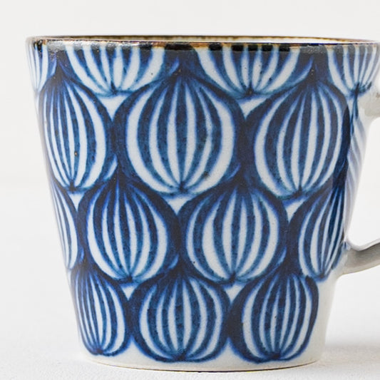 キカキカクさんの背高マグタマネギ柄