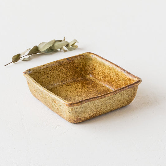 庄司理恵さんのわら灰角鉢