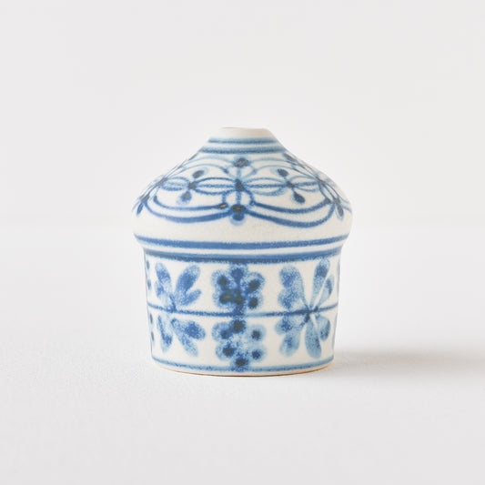 優美で素敵な花柄に気持ちが和む田中志保さんの花器