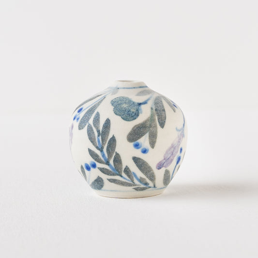 おうち時間を豊かにしてくれる田中志保さんの花模様の花器