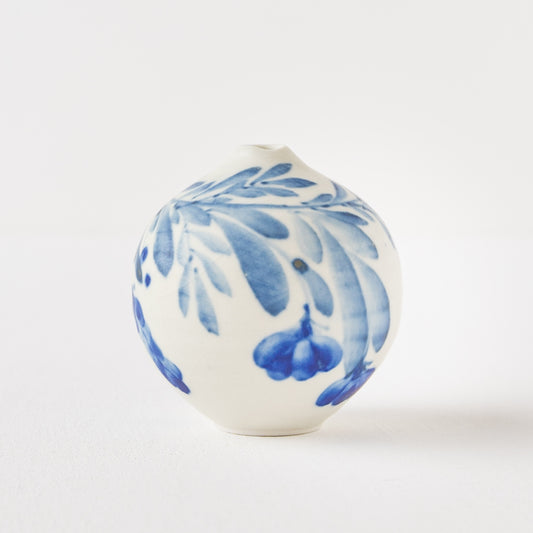 お部屋の雰囲気をガラリと変えてくれる田中志保さんの花柄の花器