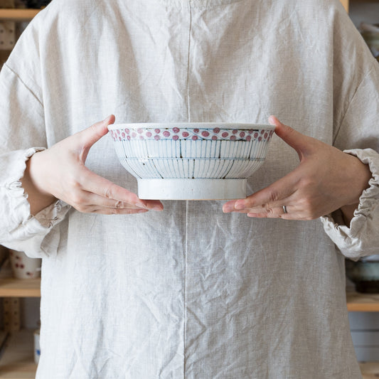 丼物がより美味しくなる陶彩窯の花垣文のどんぶり