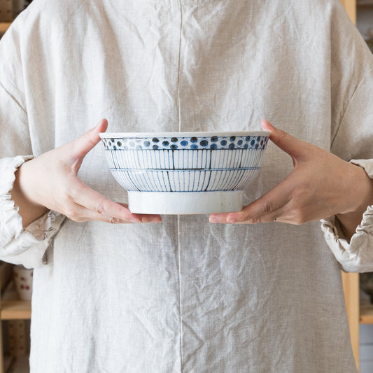 丼物がより美味しくなる陶彩窯の花垣文のどんぶり