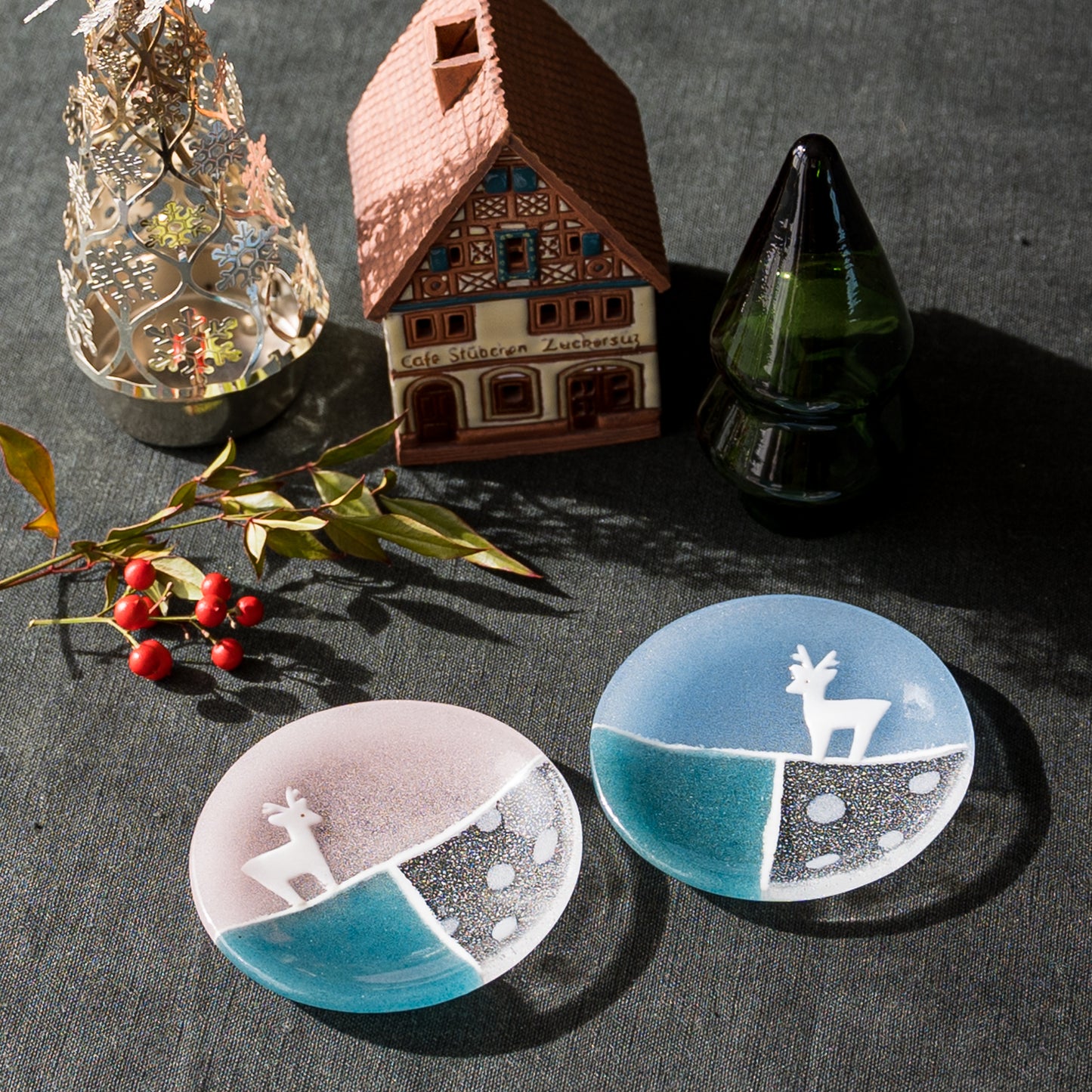 クリスマスの雰囲気にぴったり合う石塚悠さんのトナカイの豆皿