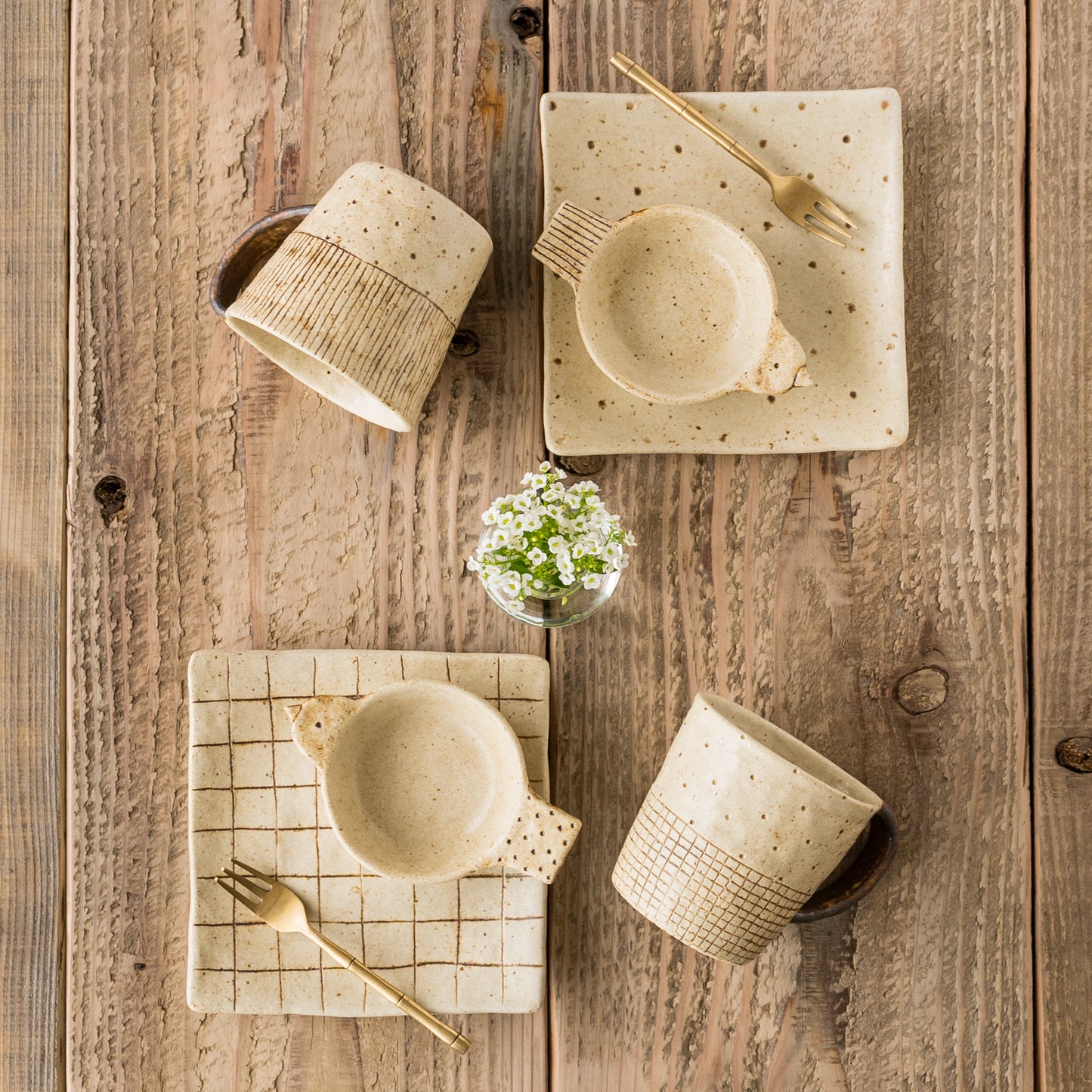 食卓を明るく可愛く演出してくれる金成潤子さんのうつわ