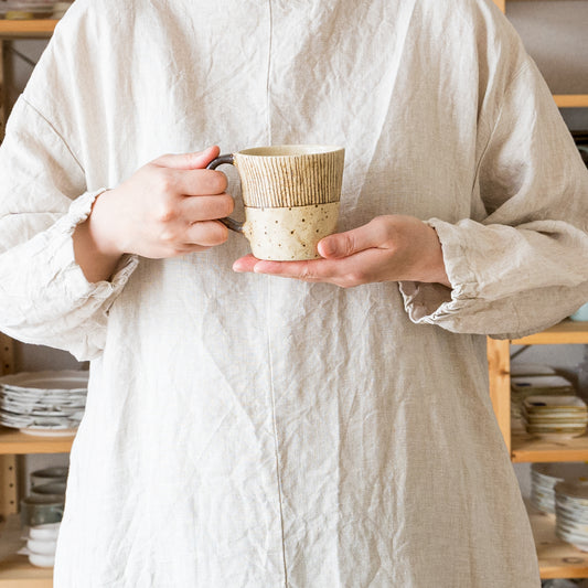 手びねりだからしっくりと手に馴染む金成潤子さんのマグ