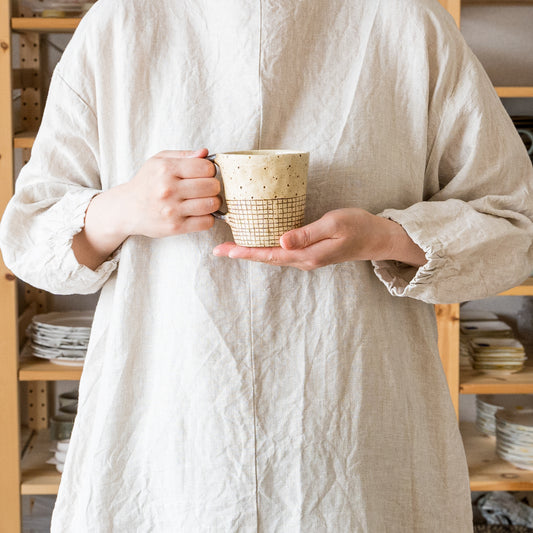 土ものの温もりが伝わってくる金成潤子さんのマグ