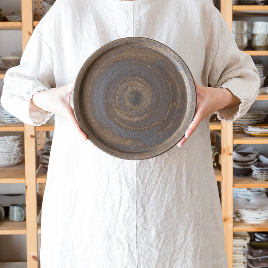 吉永哲子さんの8寸リムプレート鉄錆