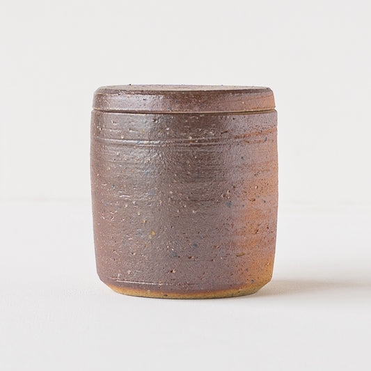 登り窯で焼成した風合いに温もりを感じる川尻製陶所の塩壷