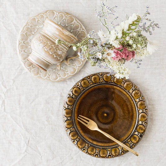 ルリアメ工房さんのパン皿丸模様こげ茶色釉とカップ&ソーサー