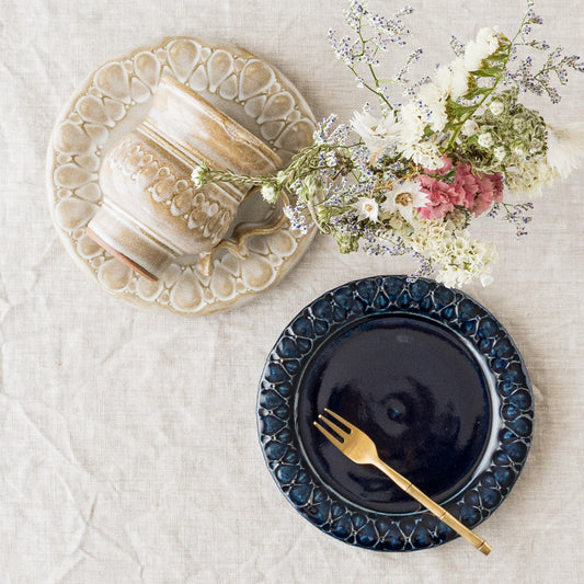 ルリアメ工房さんのケーキ皿しずく模様ルリ釉とカップ&ソーサー