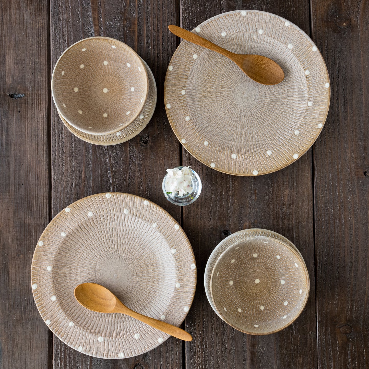 食卓を明るく可愛く彩ってくれる小石原焼翁明窯元のドット柄のうつわ