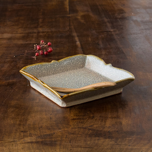 はなクラフトさんの四角皿小墨入貫入