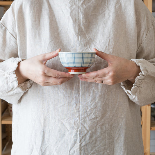 小さめだから持ちやすい有田焼大日窯のめし碗