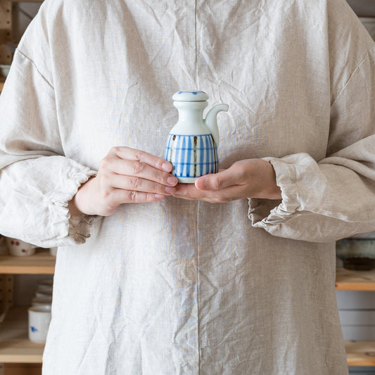 格子柄がおしゃれで可愛い有田焼大日窯の醬油さし