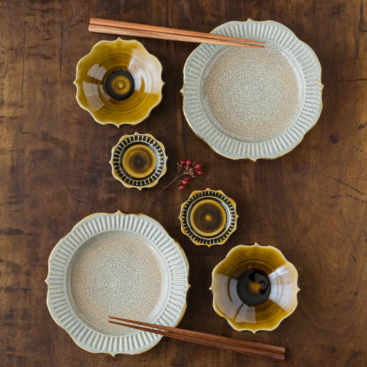 はなクラフトさんの墨入貫入と飴釉のうつわ