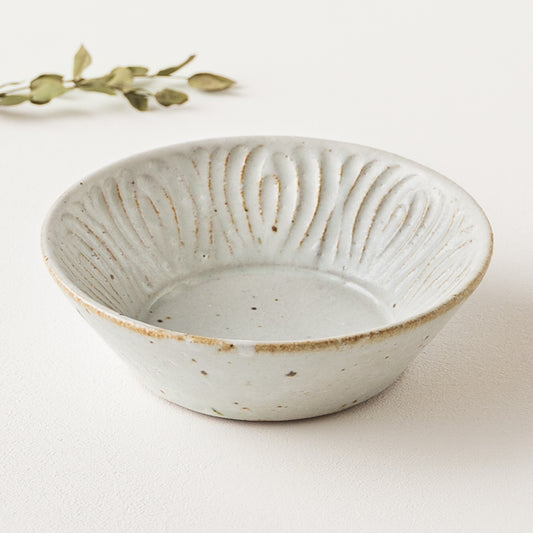 お料理が素敵に引き立つ伊藤豊さんの花紋切立ボウル