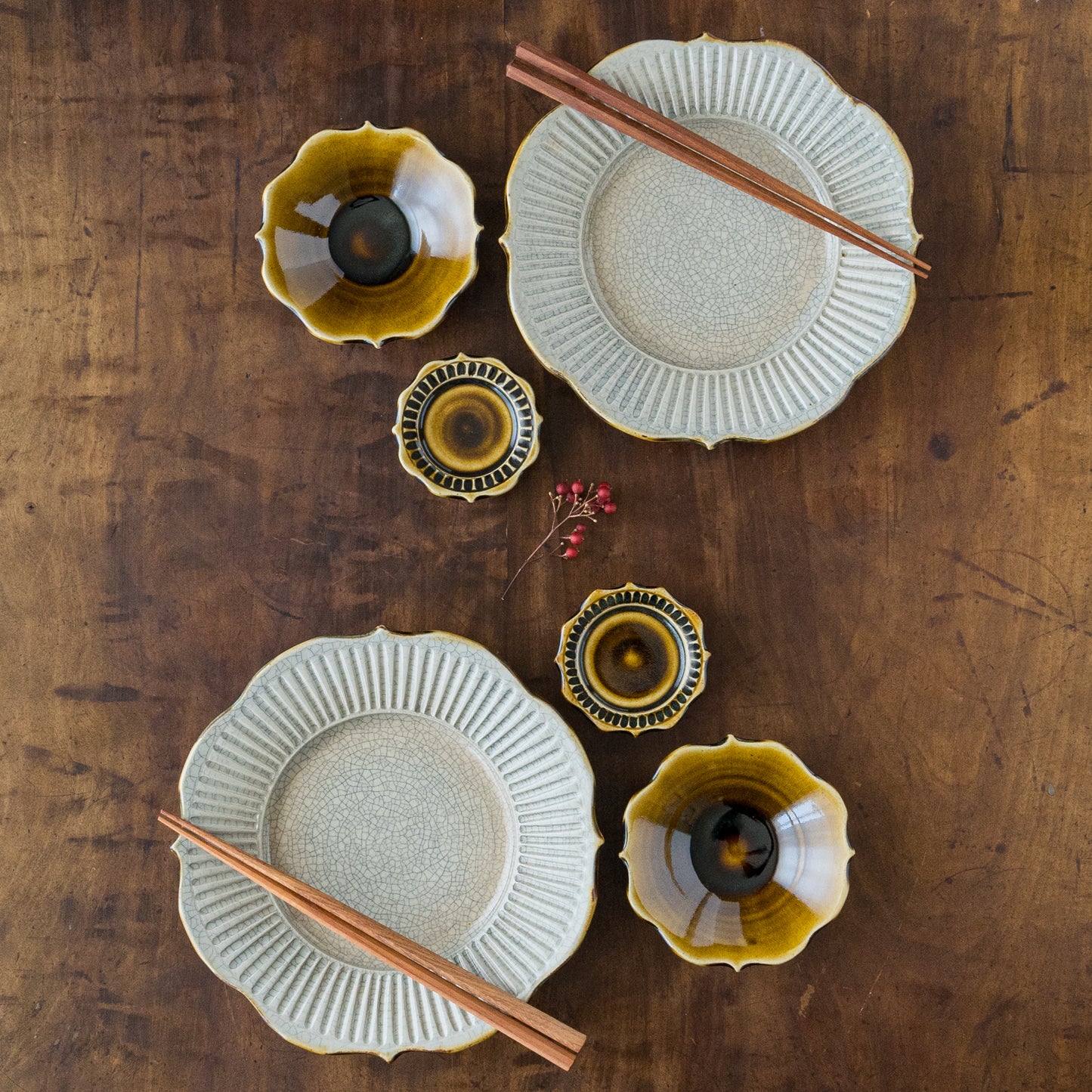 はなクラフトさんの飴釉と墨入貫入のうつわ