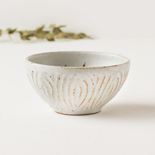 花紋がおしゃれで素敵な伊藤豊さんの粉引きのボウル