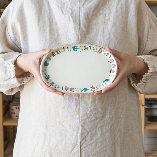 眺めているだけで心が安らぐしののめ窯の鳥と花のオーバル皿