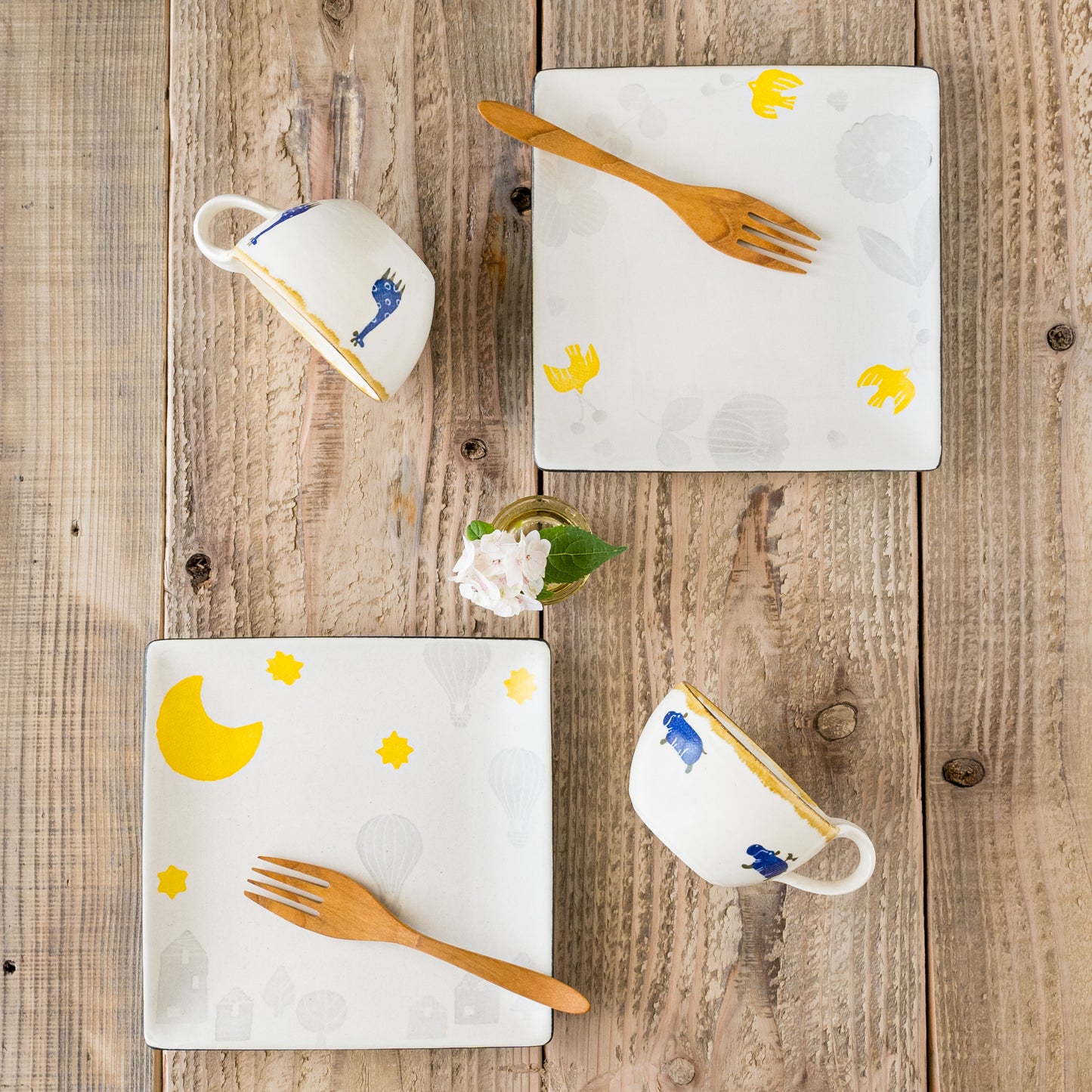 おうち時間を明るく楽しくしてくれる安見工房の和紙染めの角皿とマグ