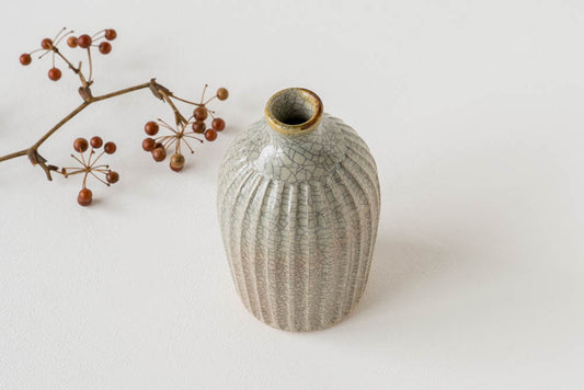 はなクラフトの墨入り貫入の一輪挿し