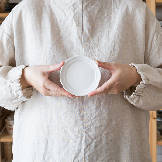 副菜やお惣菜をのせるとおしゃれになる藤村佳澄さんの花型豆皿