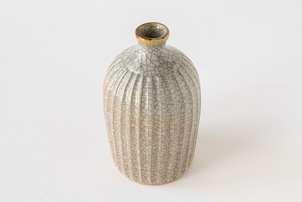 はなクラフトの墨入り貫入の一輪挿し