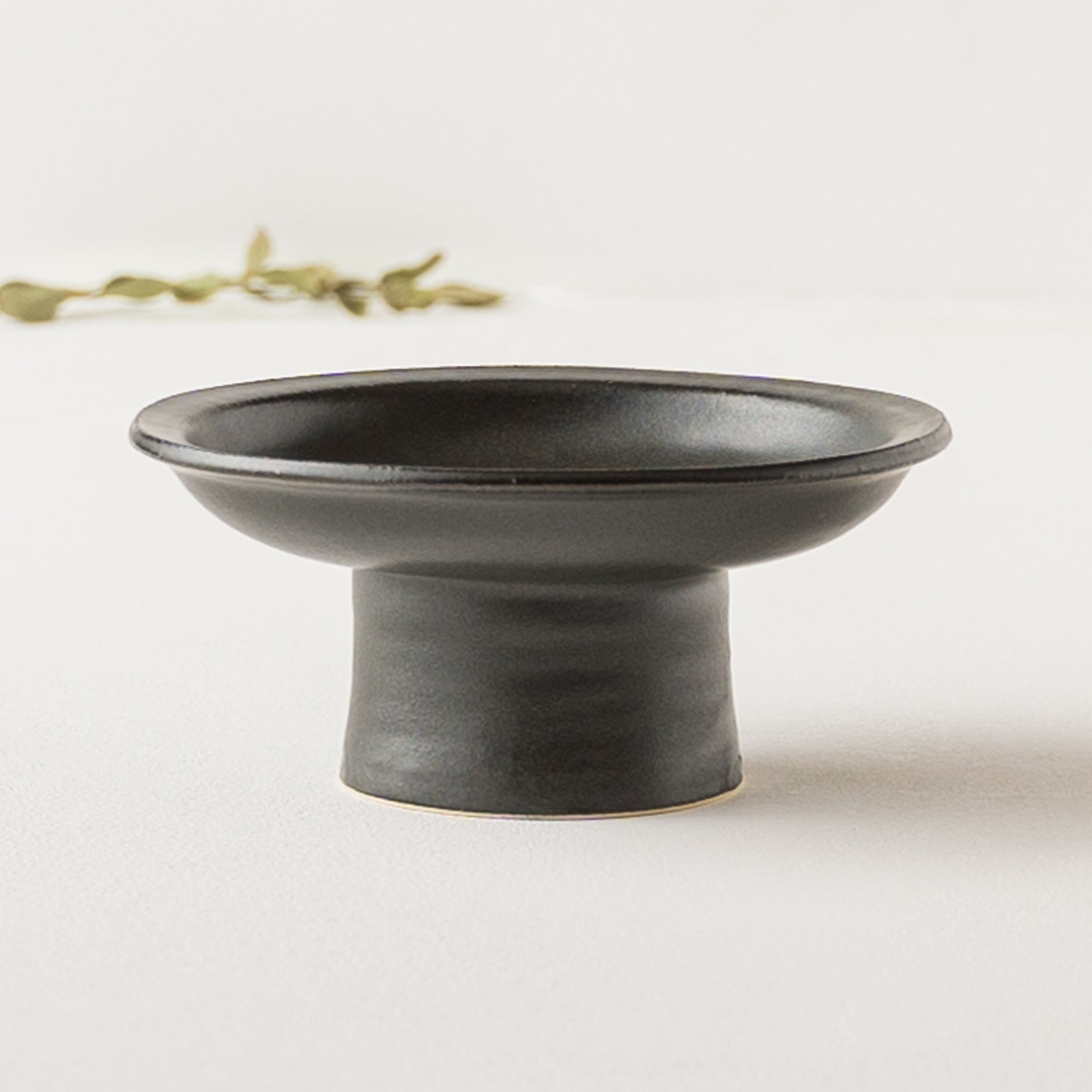 yoshida pottery 作家 吉田正和 高杯皿 S 大人black｜作家もののうつわ通販 四季折折 – 四季折折 （オンラインストア）