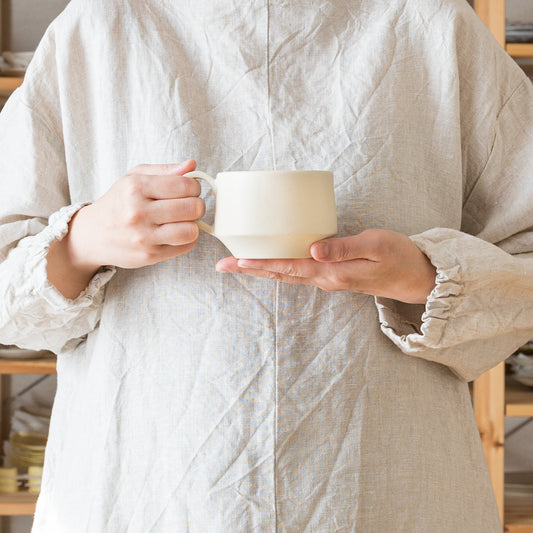 富士山型がおしゃれで可愛いyoshida potteryのコーヒーカップ