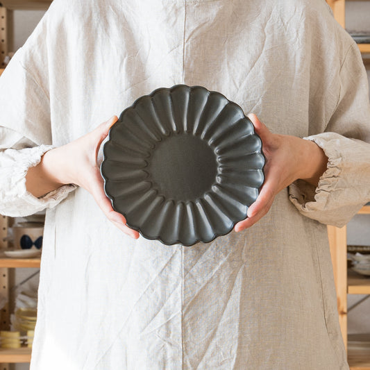 輪花のかたちが美しいyoshida potteryの輪花皿