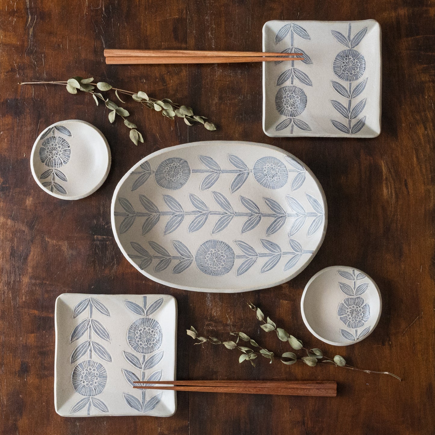 食卓が素敵に華やぐ松崎麗さんのうつわ