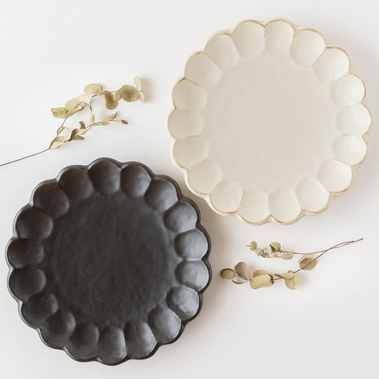 黒練 リンカ 27プレート|美濃焼 カネコ小兵製陶所