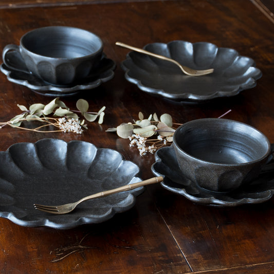 黒練 リンカ 17プレート|美濃焼 カネコ小兵製陶所