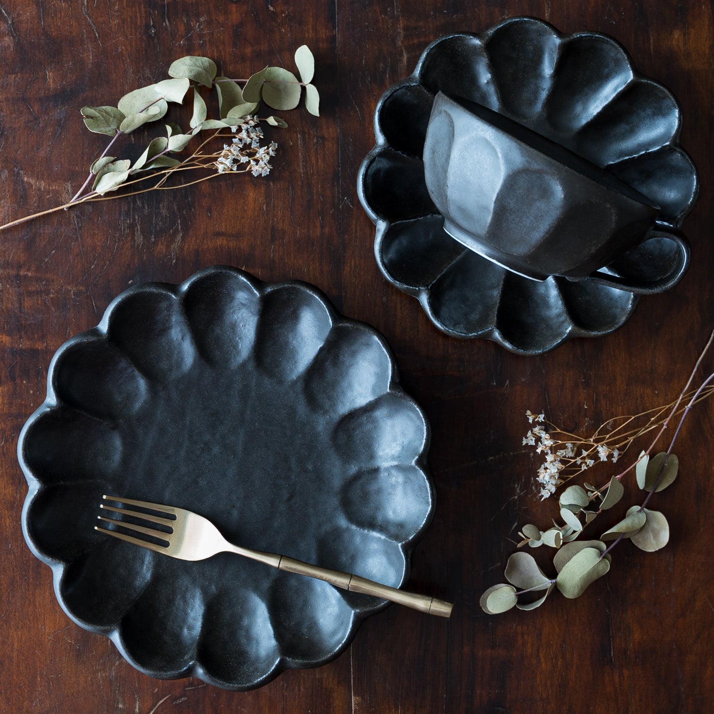 黒練 リンカ 21プレート|美濃焼 カネコ小兵製陶所