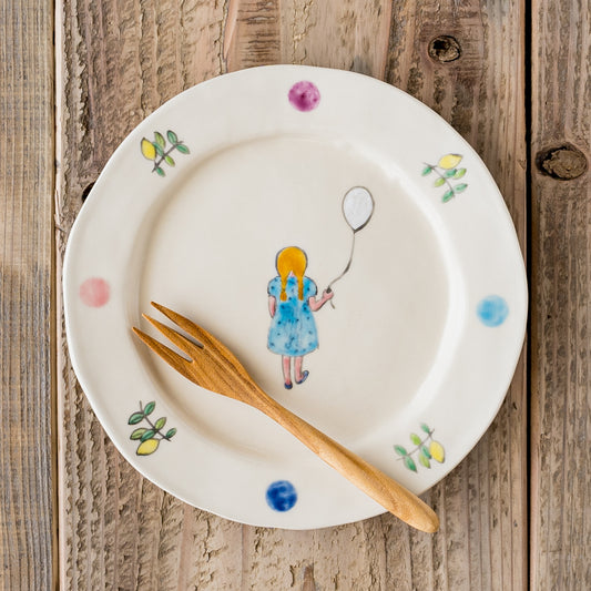 ケーキやスイーツが可愛く映える長浜由起子さんの6寸女の子絵付皿