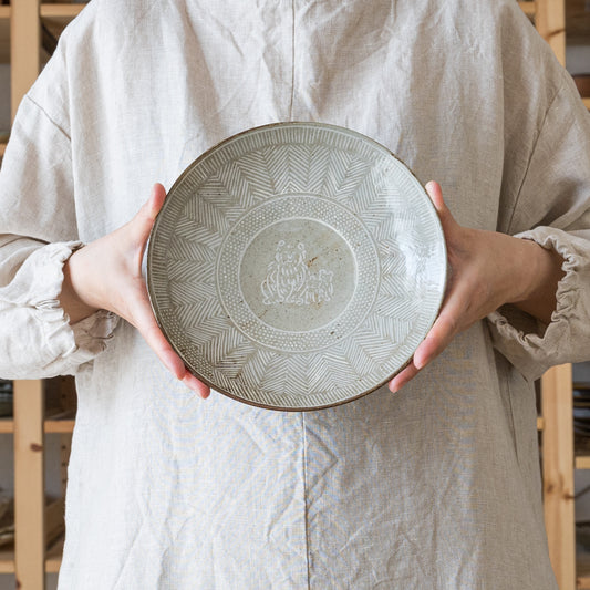 クマの親子にほっこり癒される濵田綾音さんの7寸中皿