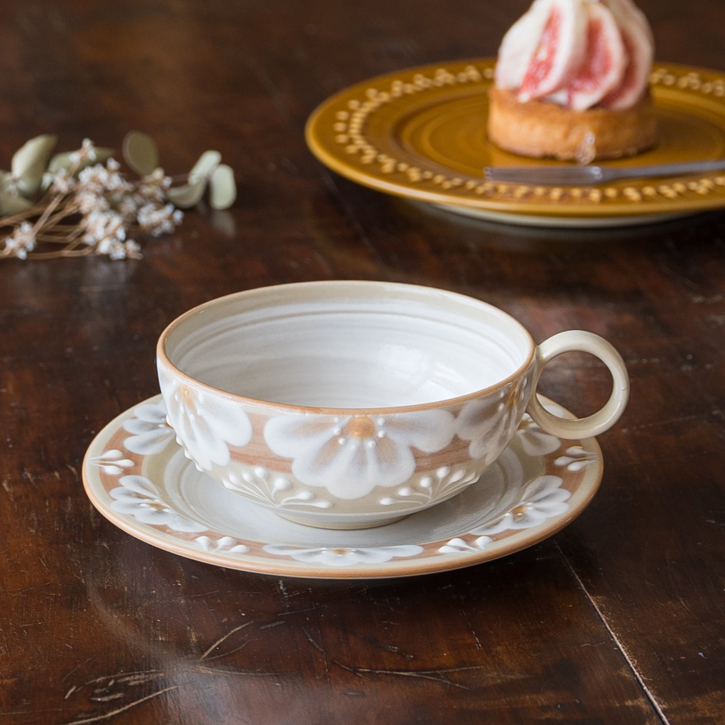 テーブルがグッと華やかになるアダチノポタリさんの指描更紗ラテカップ