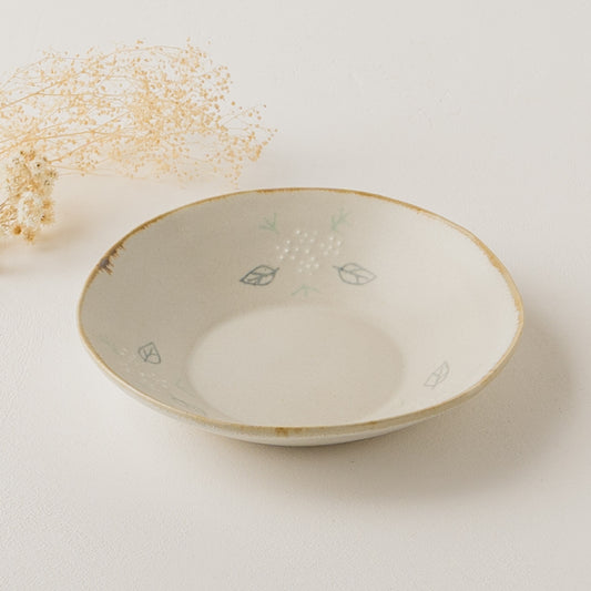 汁気のあるおかずにぴったりな鈴木しのぶさんの6寸皿