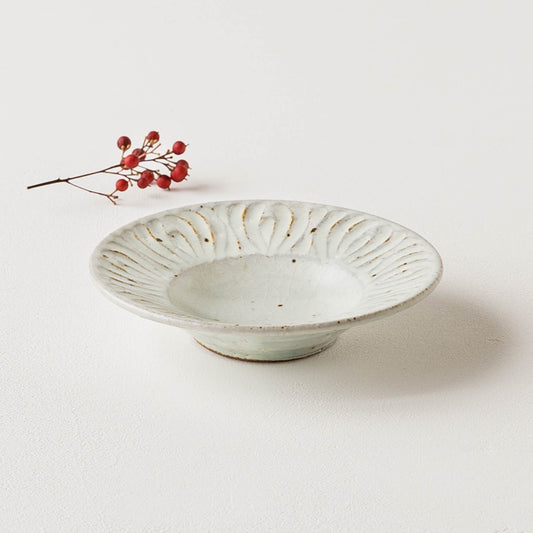 伊藤豊さんの花紋小皿粉引き