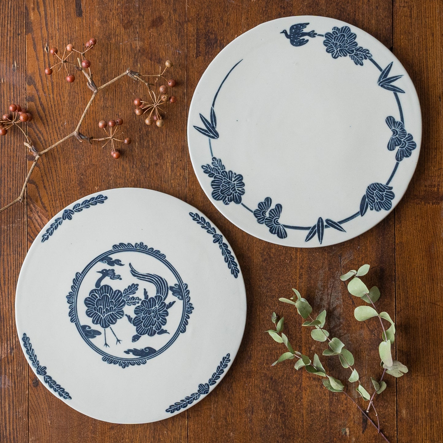 食卓がパッとい華やぐ吉村尚子さんの掻き落としフラットプレート