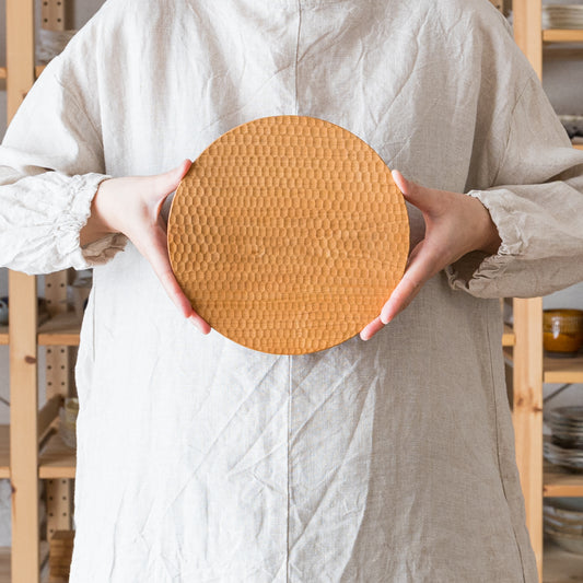 はちのす模様が美しい木工房玄高塚和則さんのパン皿