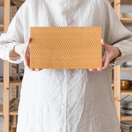 木の温かみを感じる木工房玄高塚和則さんのさくらトレイ