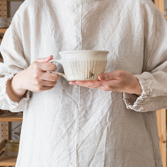 手にしっくり馴染んで使いやすい古谷製陶所古谷浩一さんの鉄散線刻スープカップ