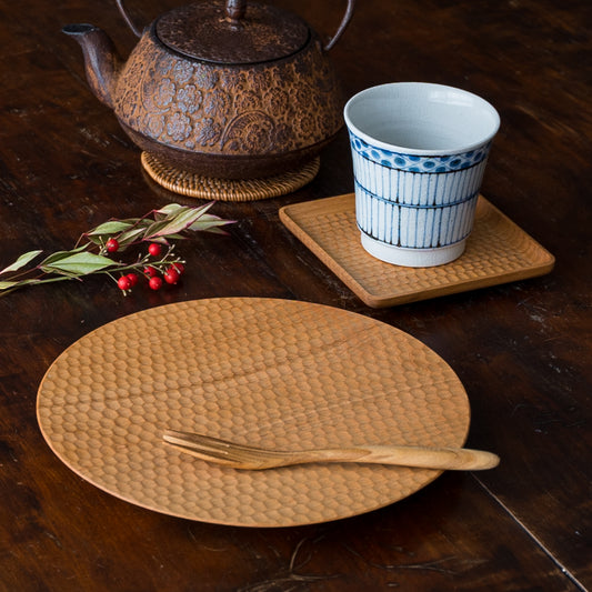 おうちでまったりカフェ気分に浸れる木工房玄高塚和則さんの角コースターとパン皿